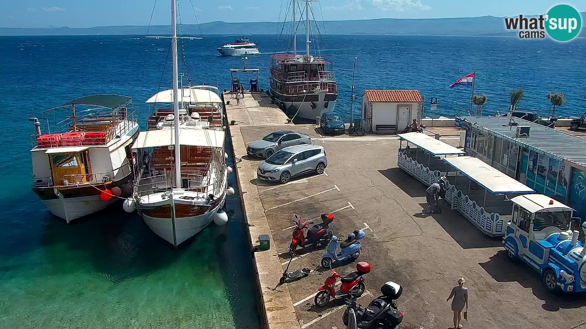 Webcam Bol Centro e Marina – Vista live dal porto di Bol