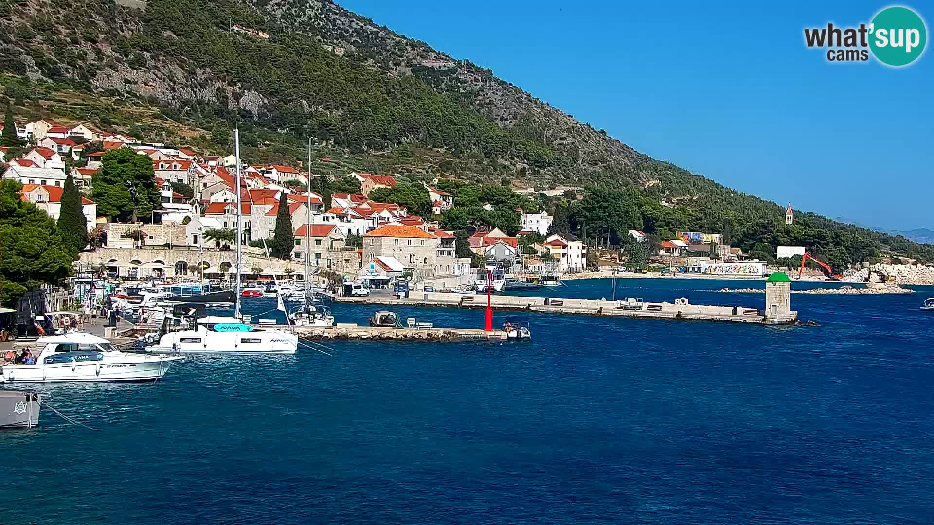 Web kamera Bol – Centar mjesta i marina | Pogled uživo