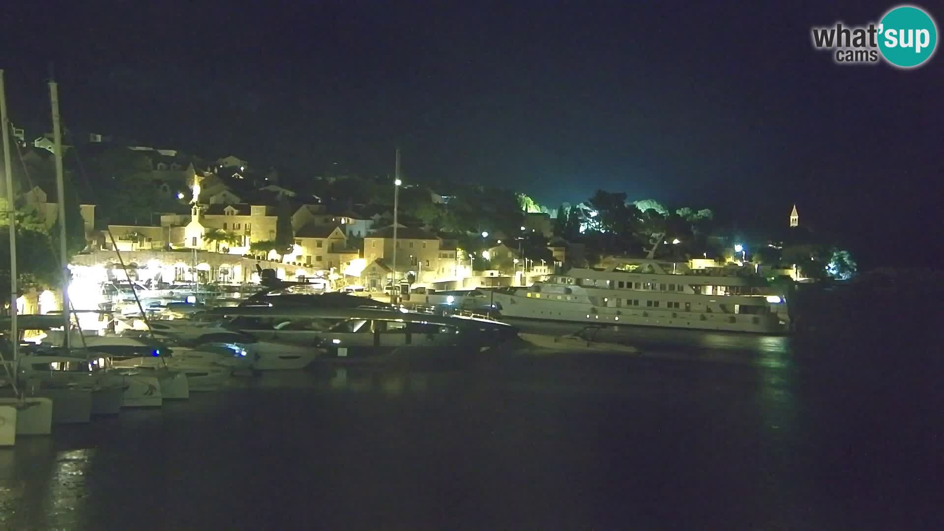 Webcam Bol Centro e Marina – Vista live dal porto di Bol