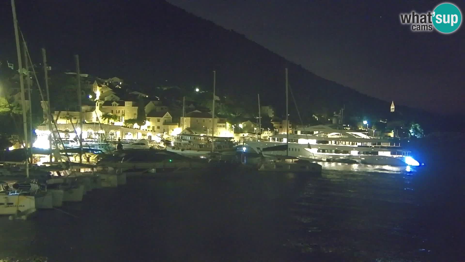 Webcam Bol Centro e Marina – Vista live dal porto di Bol