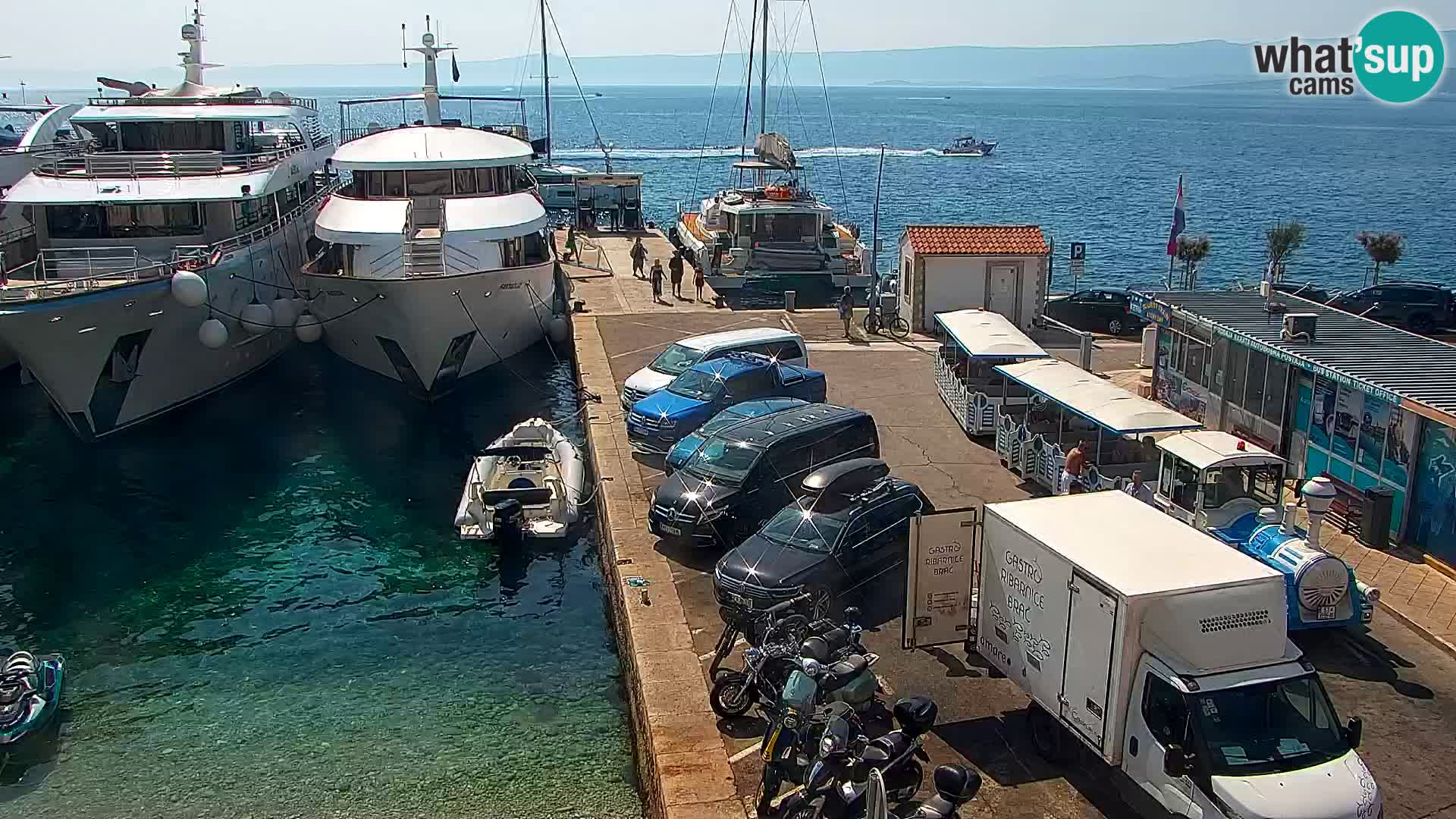 Webcam Bol Centro e Marina – Vista live dal porto di Bol