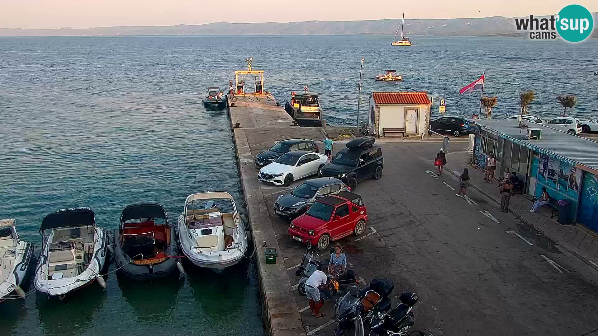 Webcam Bol Centro e Marina – Vista live dal porto di Bol