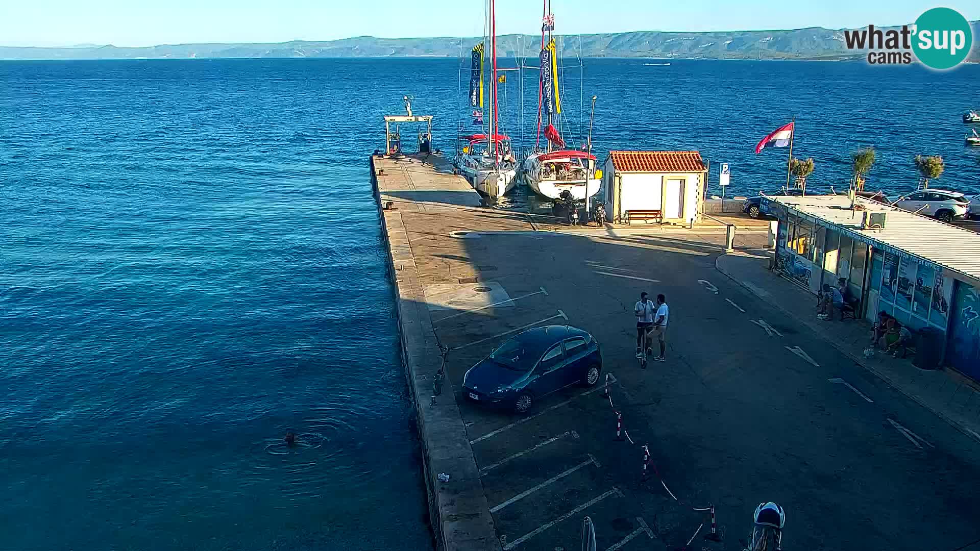 Webcam Bol Centro e Marina – Vista live dal porto di Bol