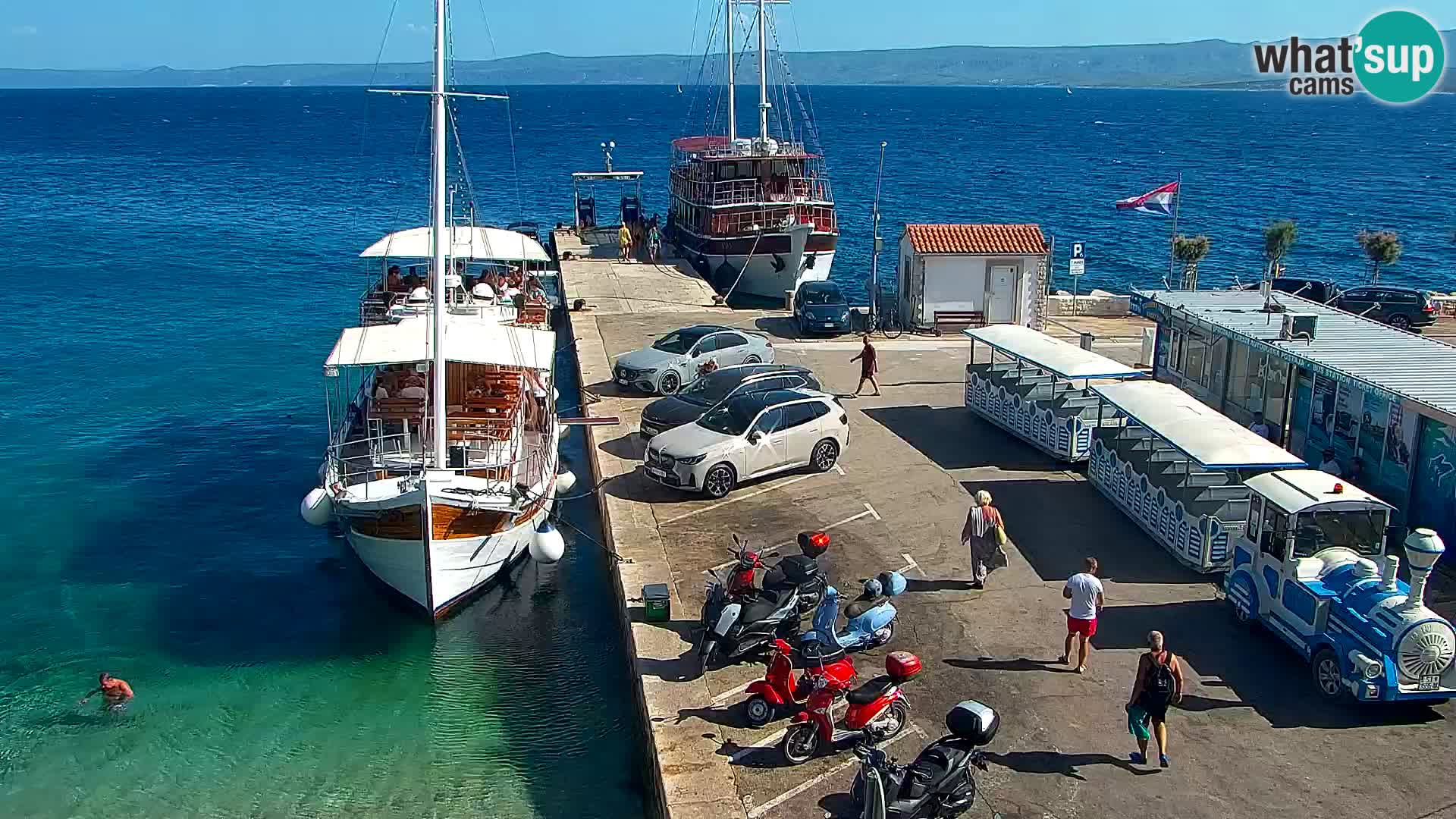 Webcam Bol Centro e Marina – Vista live dal porto di Bol