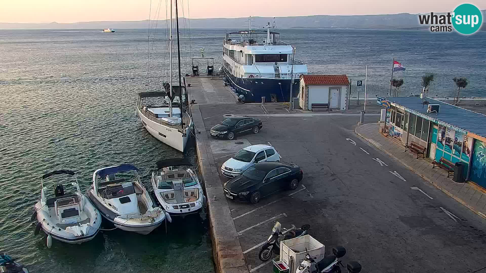 Webcam Bol Centro e Marina – Vista live dal porto di Bol