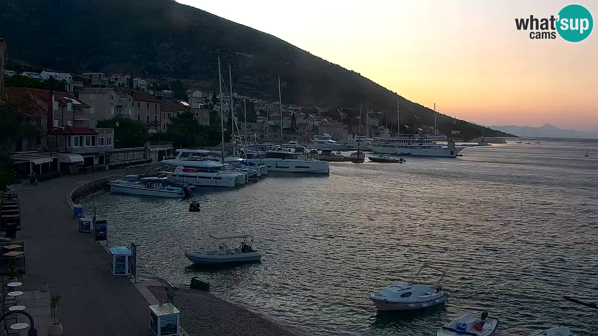 Webcam Bol Hafen & Ortszentrum – Liveblick aus Bol auf der Insel Brač