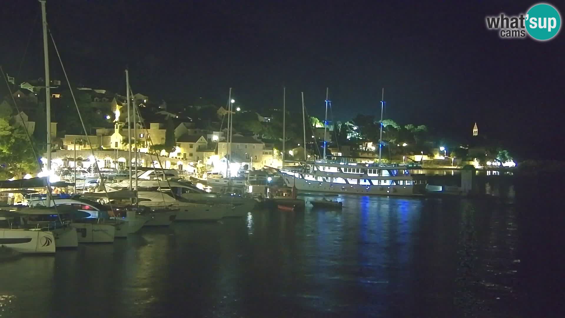 Webcam Bol Centro e Marina – Vista live dal porto di Bol