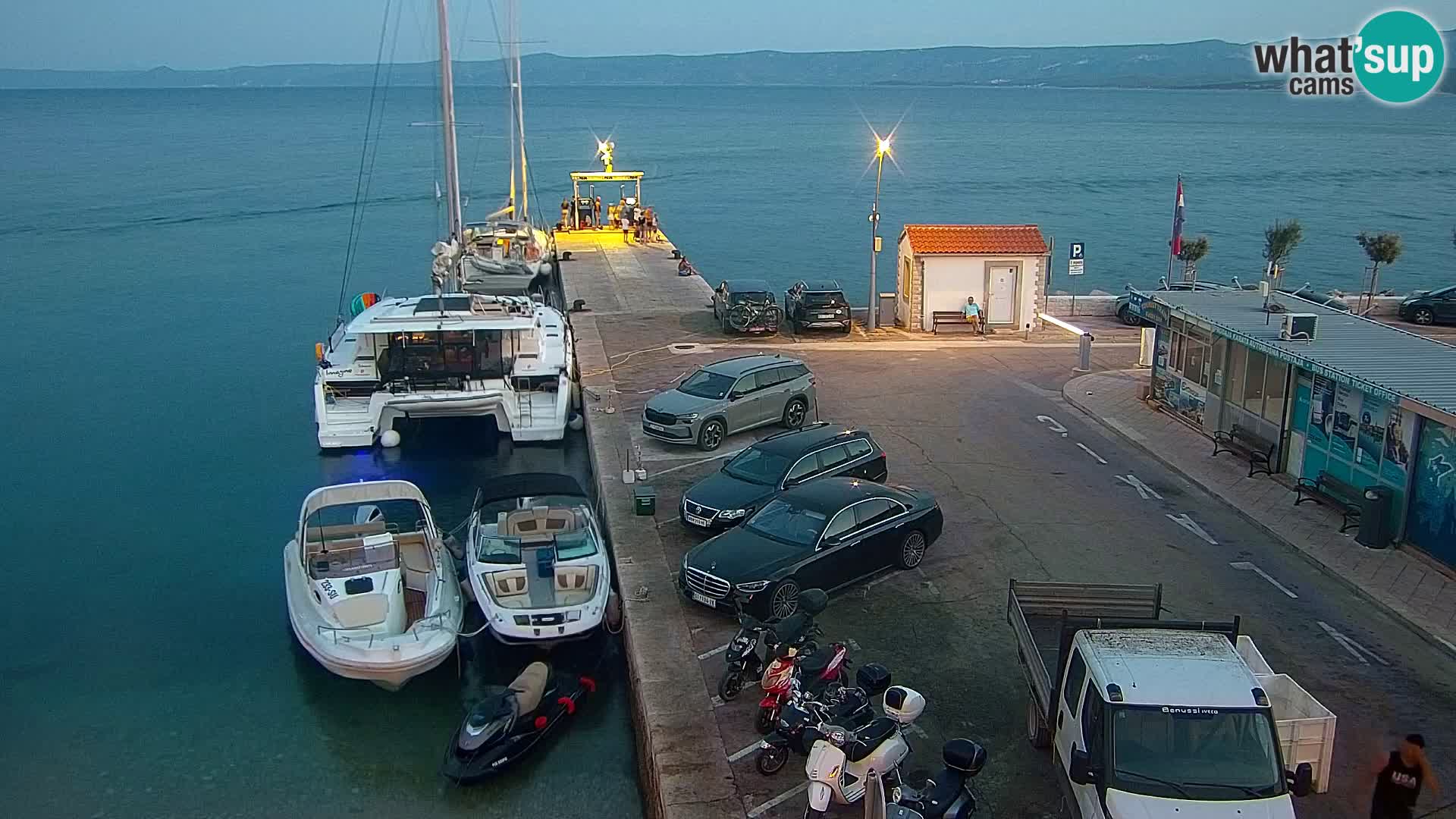 Webcam Bol Hafen & Ortszentrum – Liveblick aus Bol auf der Insel Brač