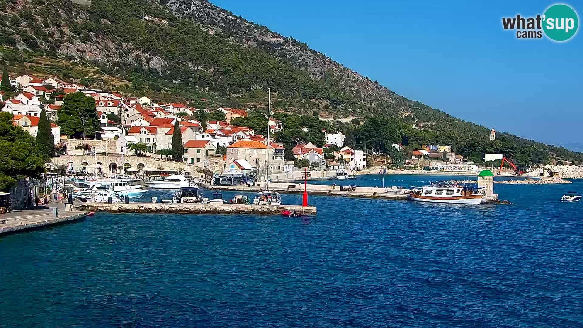 Web kamera Bol – Centar mjesta i marina | Pogled uživo