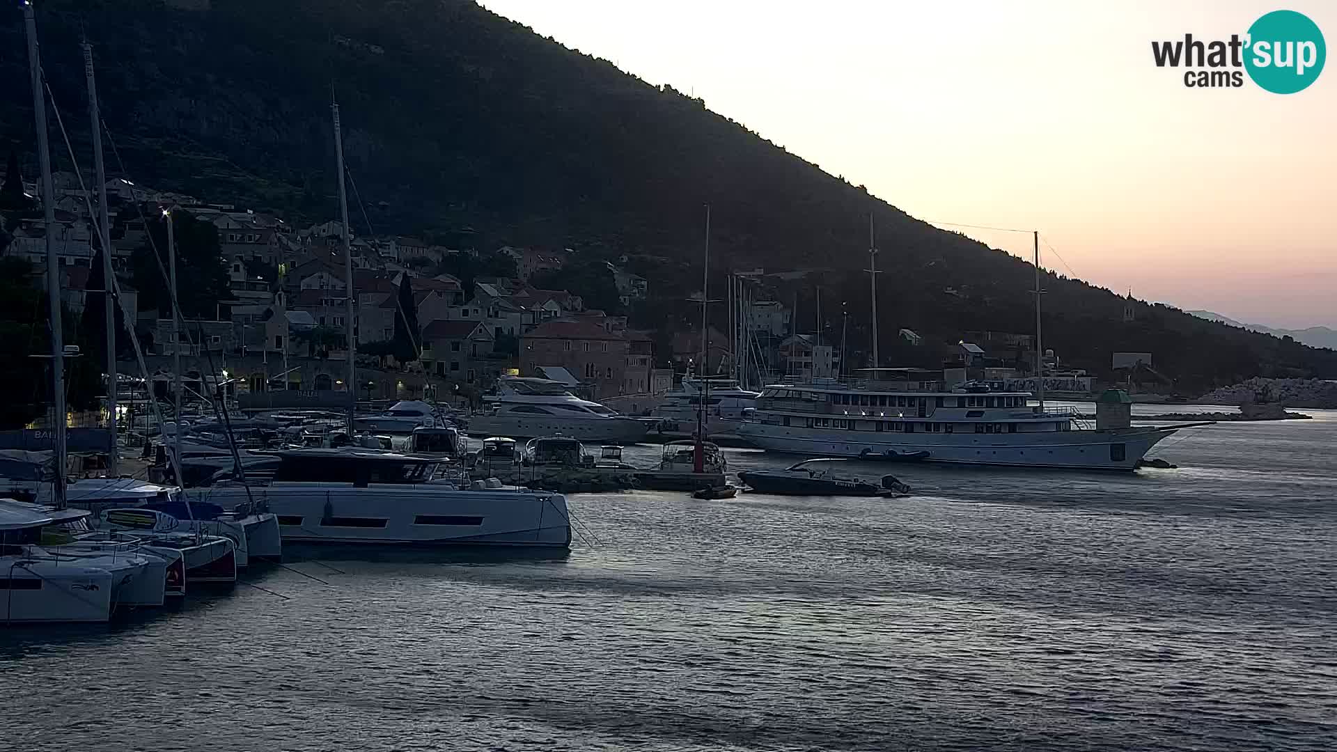 Webcam Bol Centro e Marina – Vista live dal porto di Bol