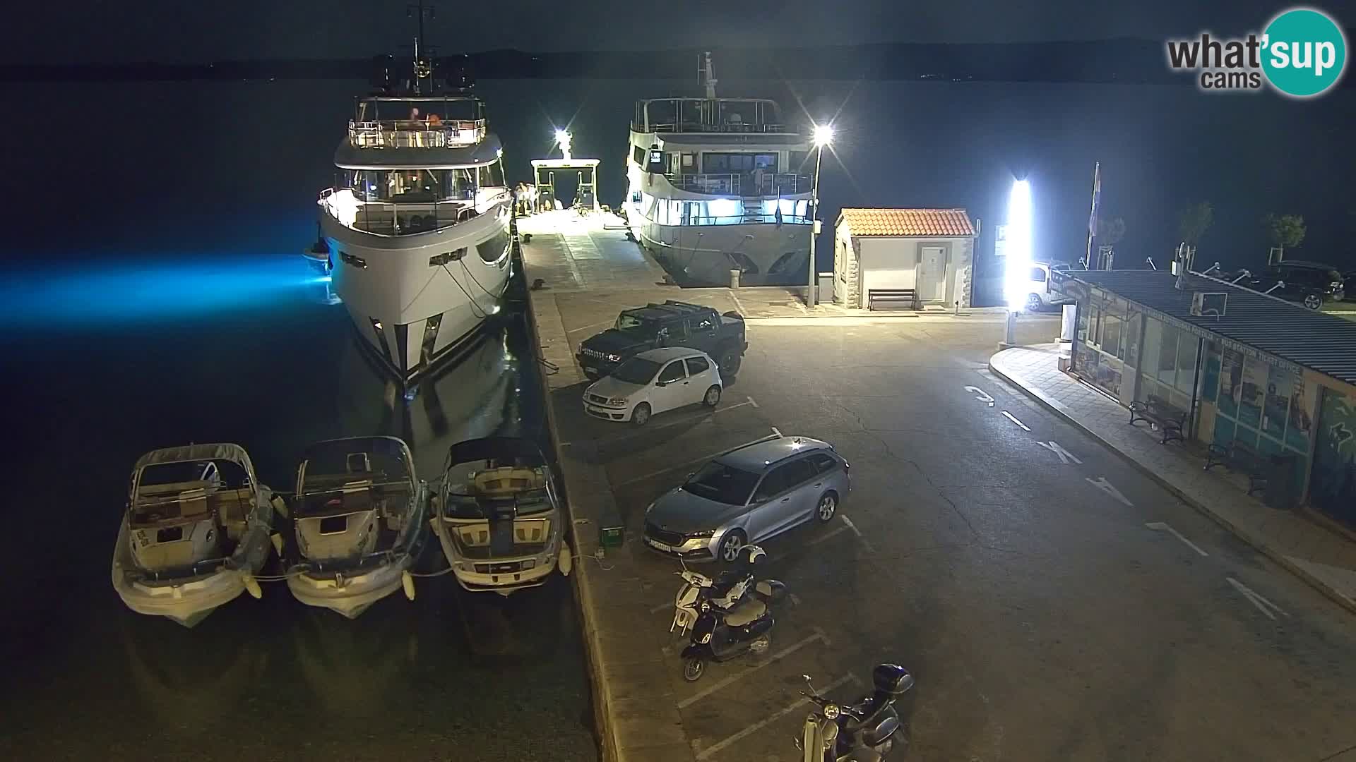 Webcam Bol Centro e Marina – Vista live dal porto di Bol