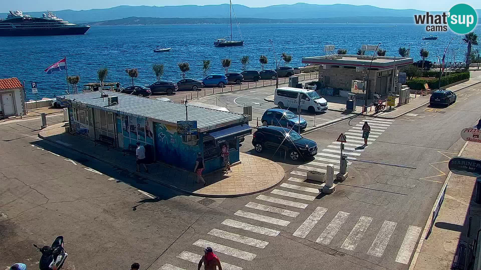 Web kamera Bol – Centar mjesta i marina | Pogled uživo