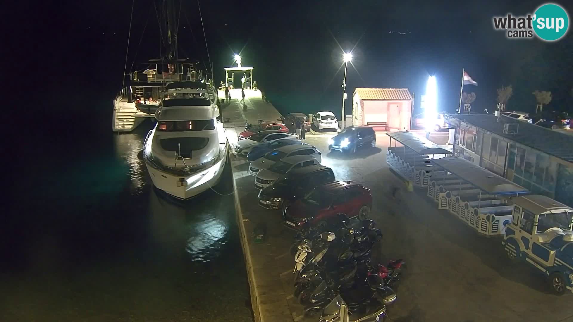 Webcam Bol Centro e Marina – Vista live dal porto di Bol