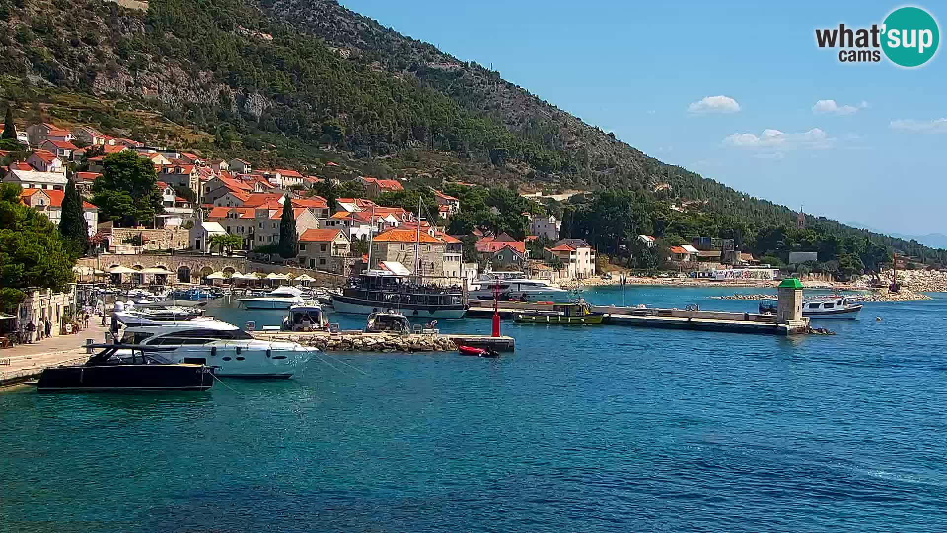 Web kamera Bol – Centar mjesta i marina | Pogled uživo