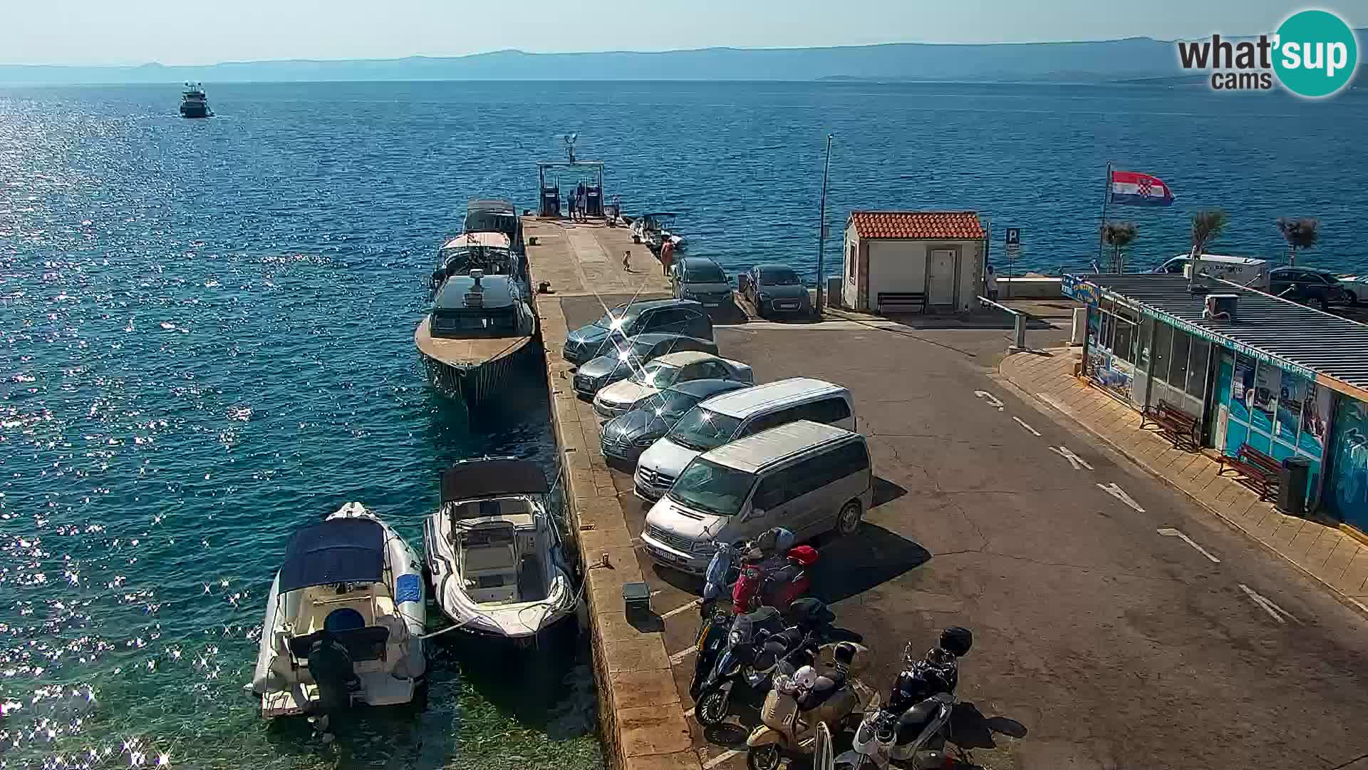 Web kamera Bol – Centar mjesta i marina | Pogled uživo