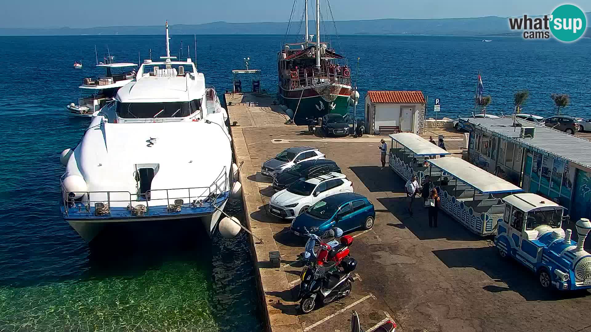 Webcam Bol Centro e Marina – Vista live dal porto di Bol