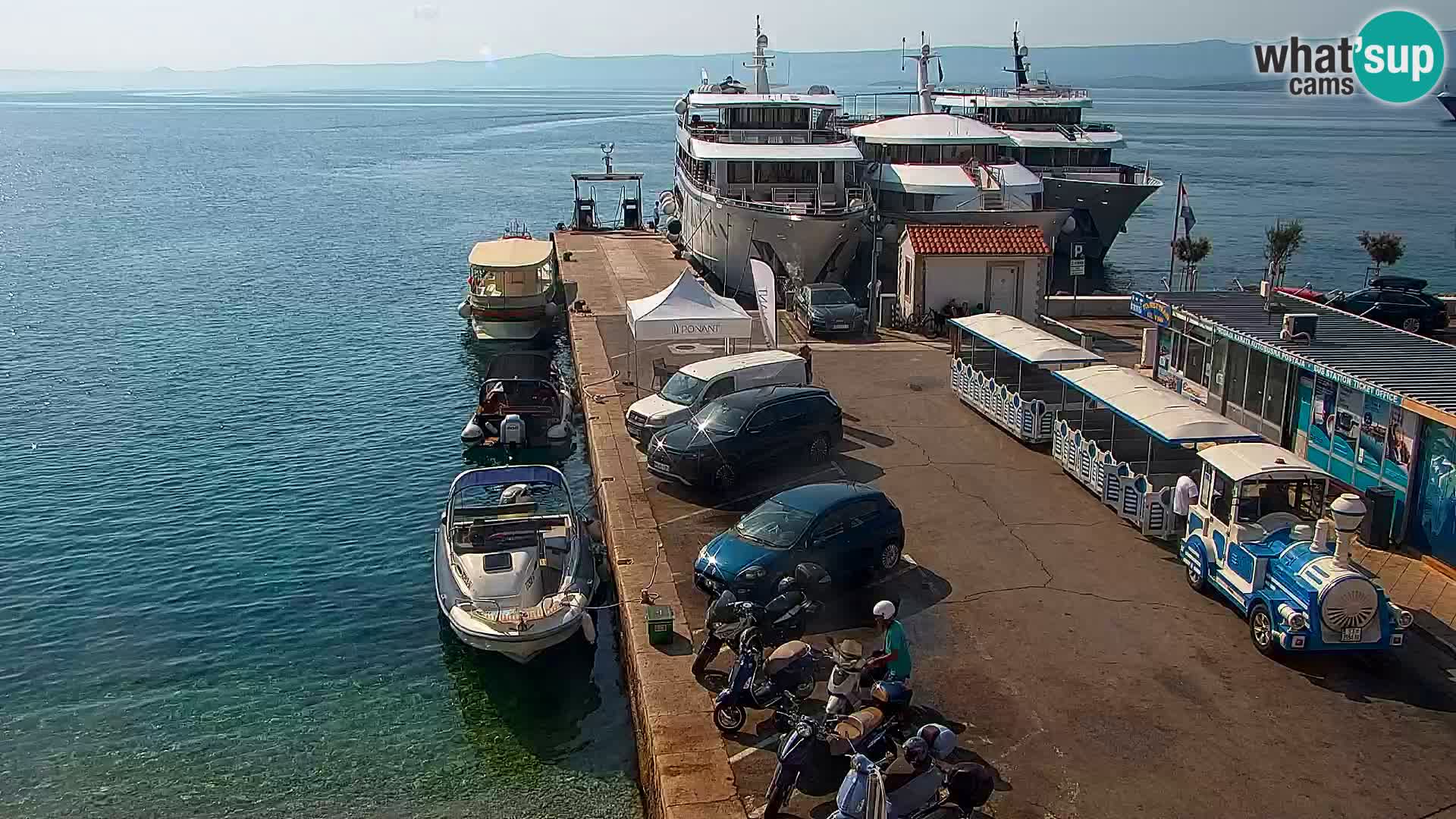 Webcam Bol Centro e Marina – Vista live dal porto di Bol