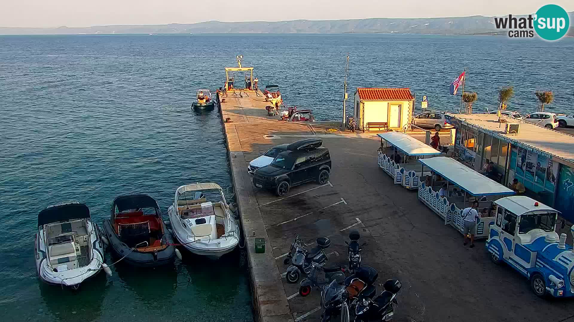 Webcam Bol Centro e Marina – Vista live dal porto di Bol