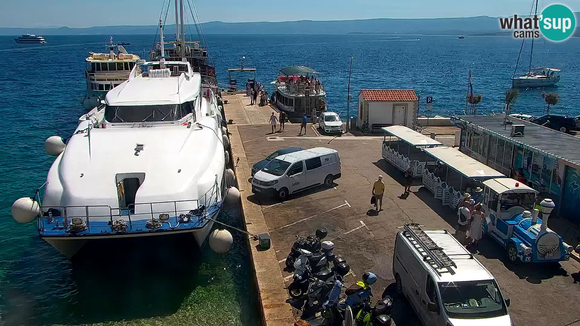 Webcam Bol Centro e Marina – Vista live dal porto di Bol