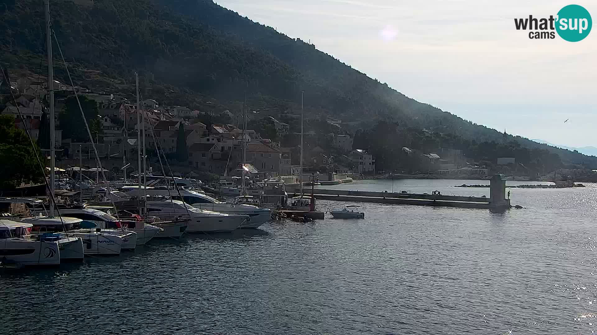 Webcam Bol Hafen & Ortszentrum – Liveblick aus Bol auf der Insel Brač