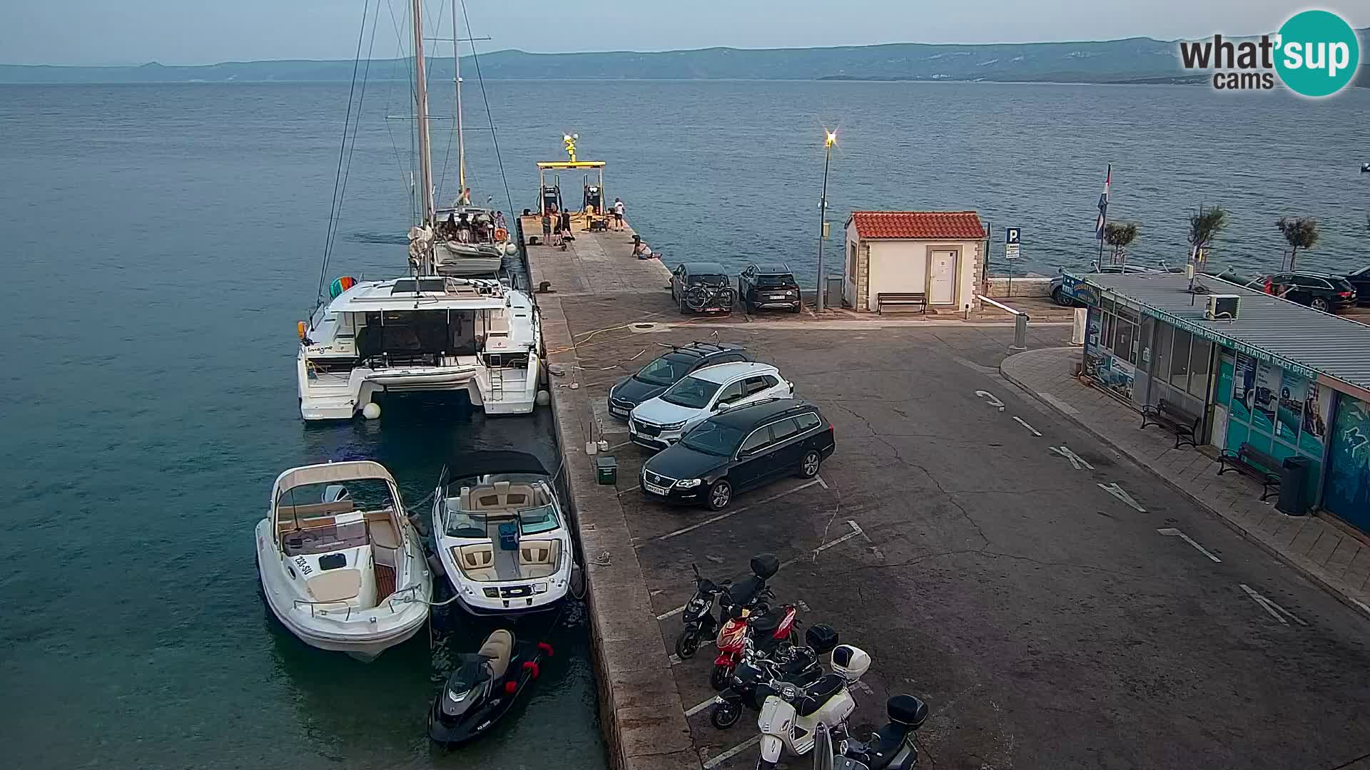 Webcam Bol Centro e Marina – Vista live dal porto di Bol