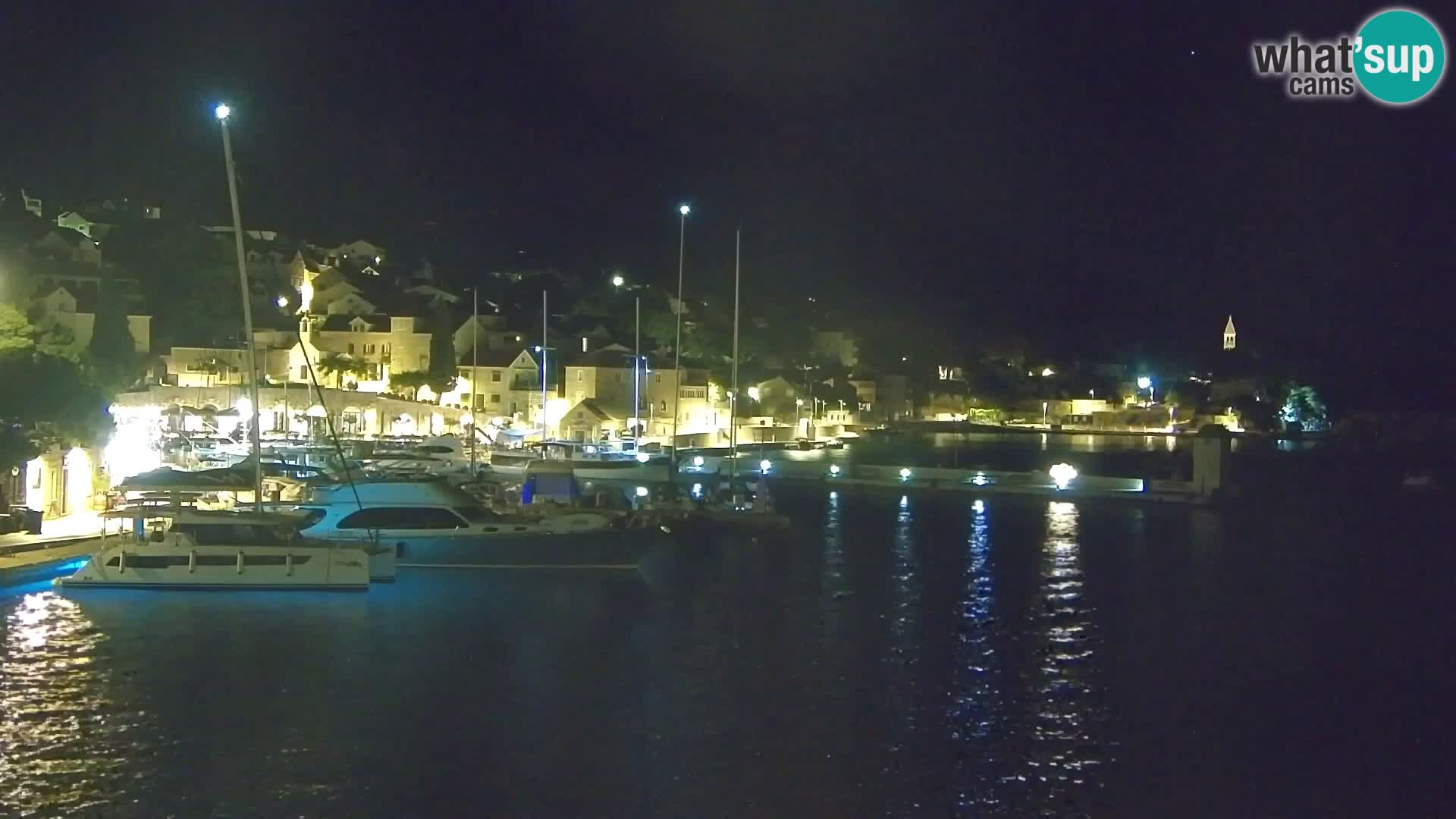Webcam Bol Centro e Marina – Vista live dal porto di Bol