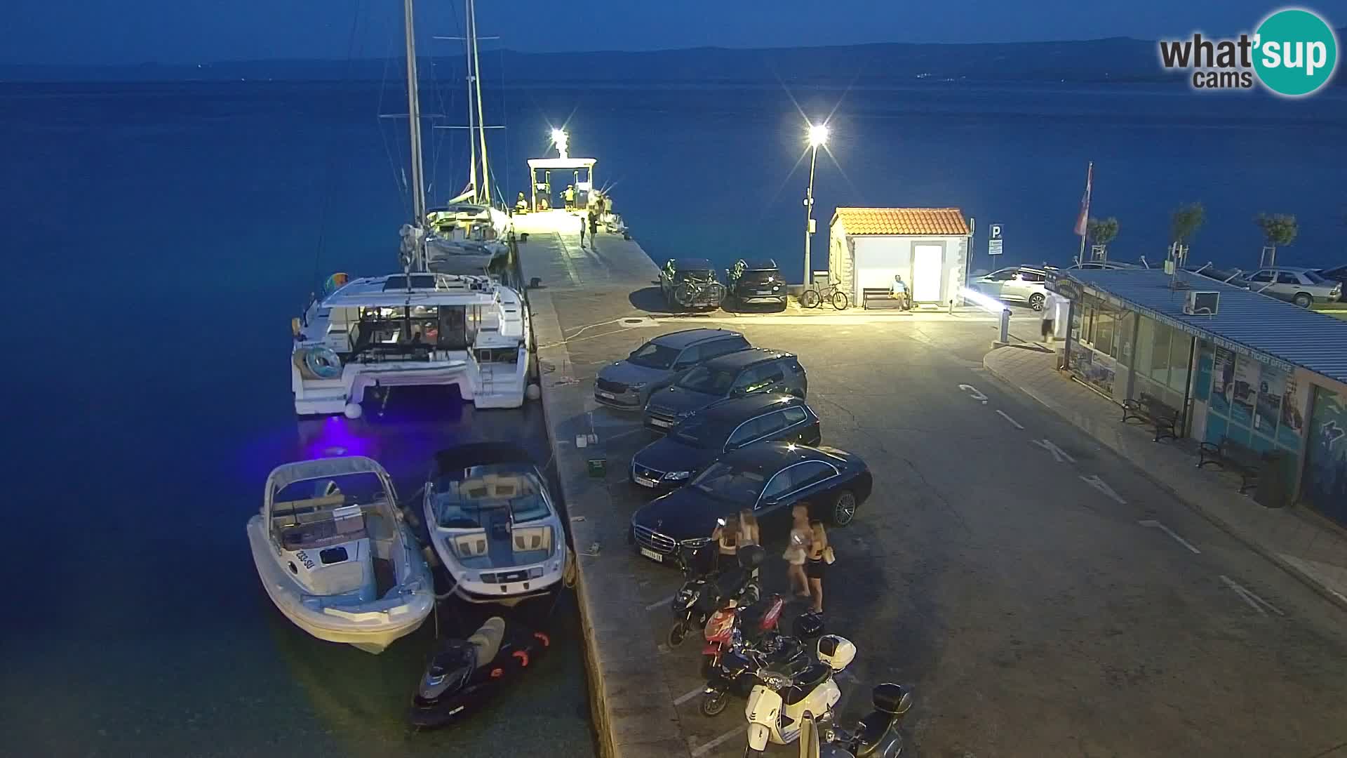 Webcam Bol Centro e Marina – Vista live dal porto di Bol