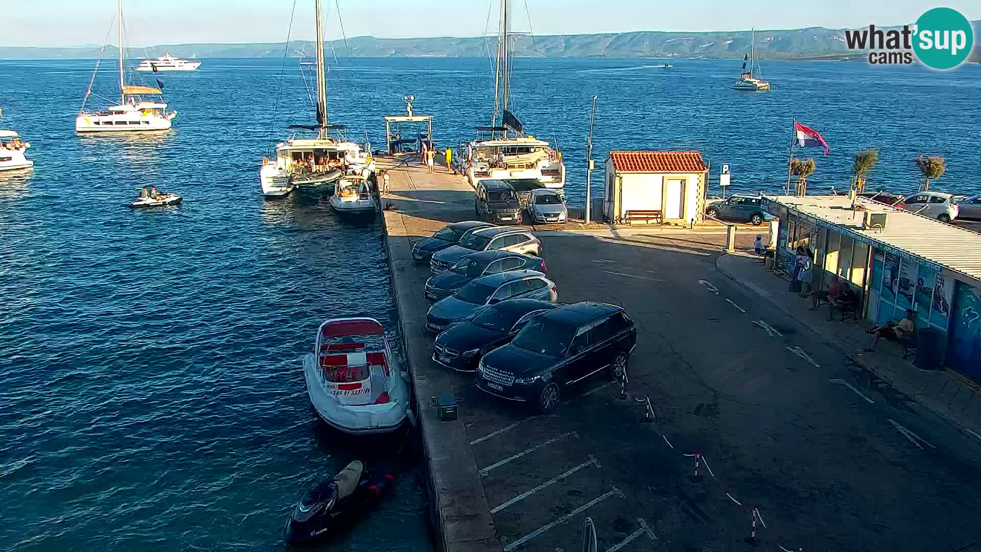 Webcam Bol Centro e Marina – Vista live dal porto di Bol