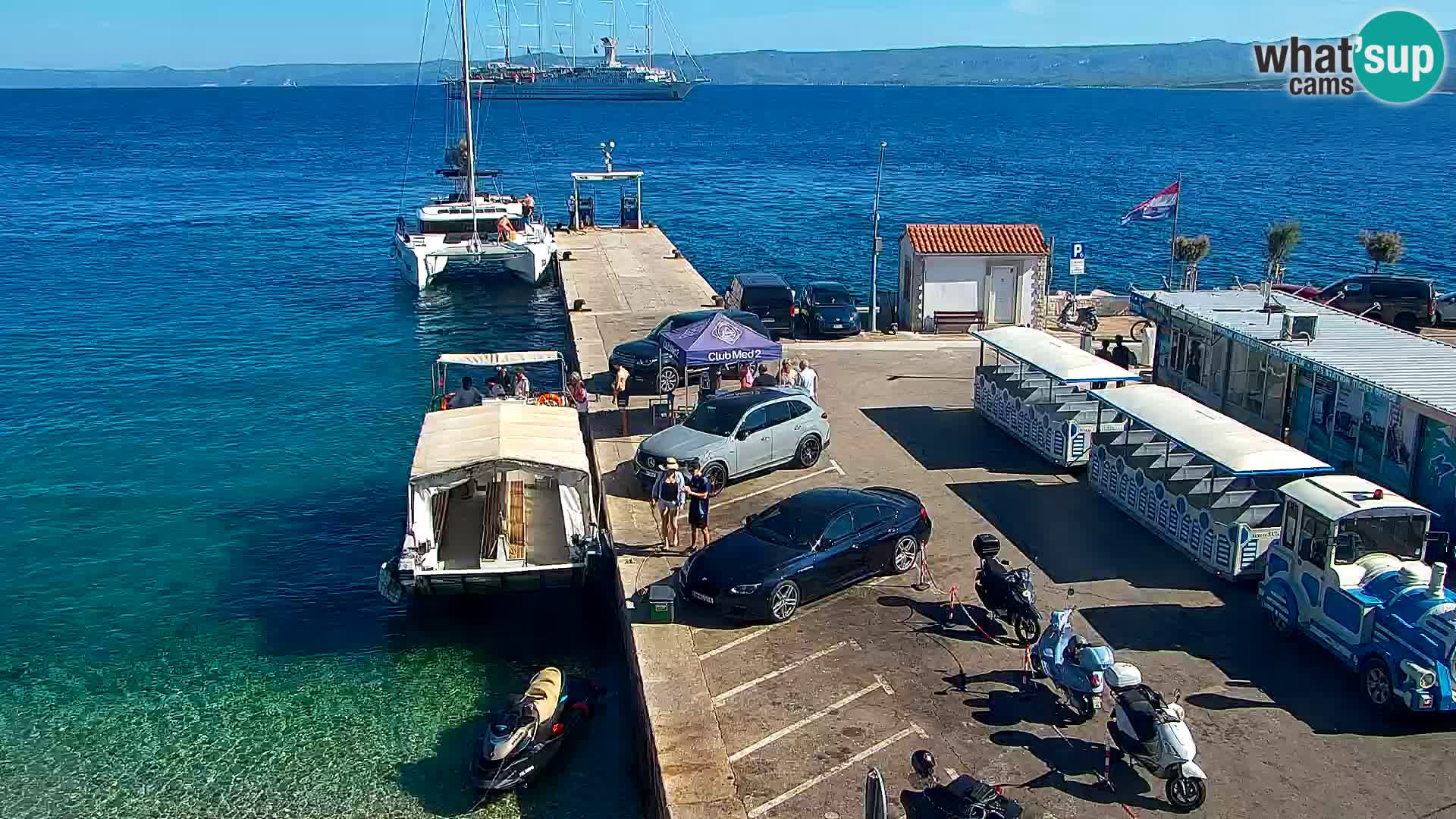 Webcam Bol Centro e Marina – Vista live dal porto di Bol