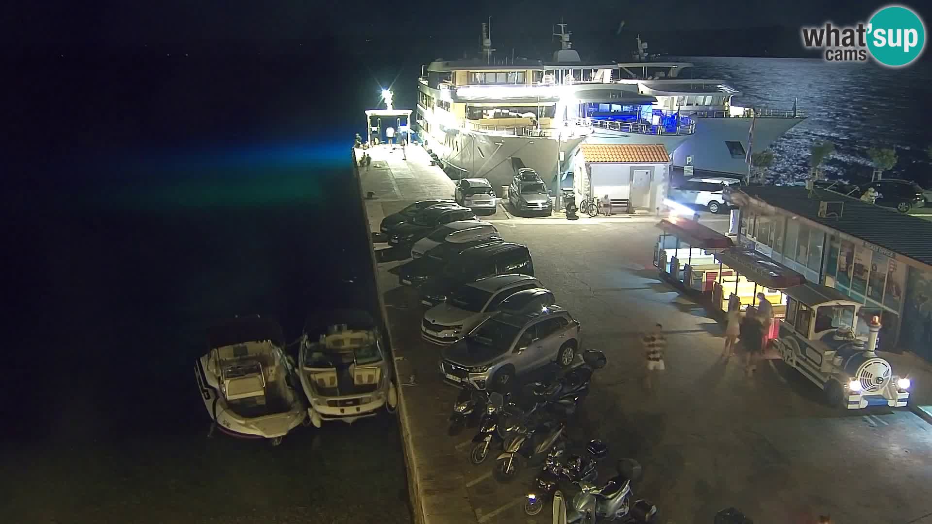 Webcam Bol Centro e Marina – Vista live dal porto di Bol