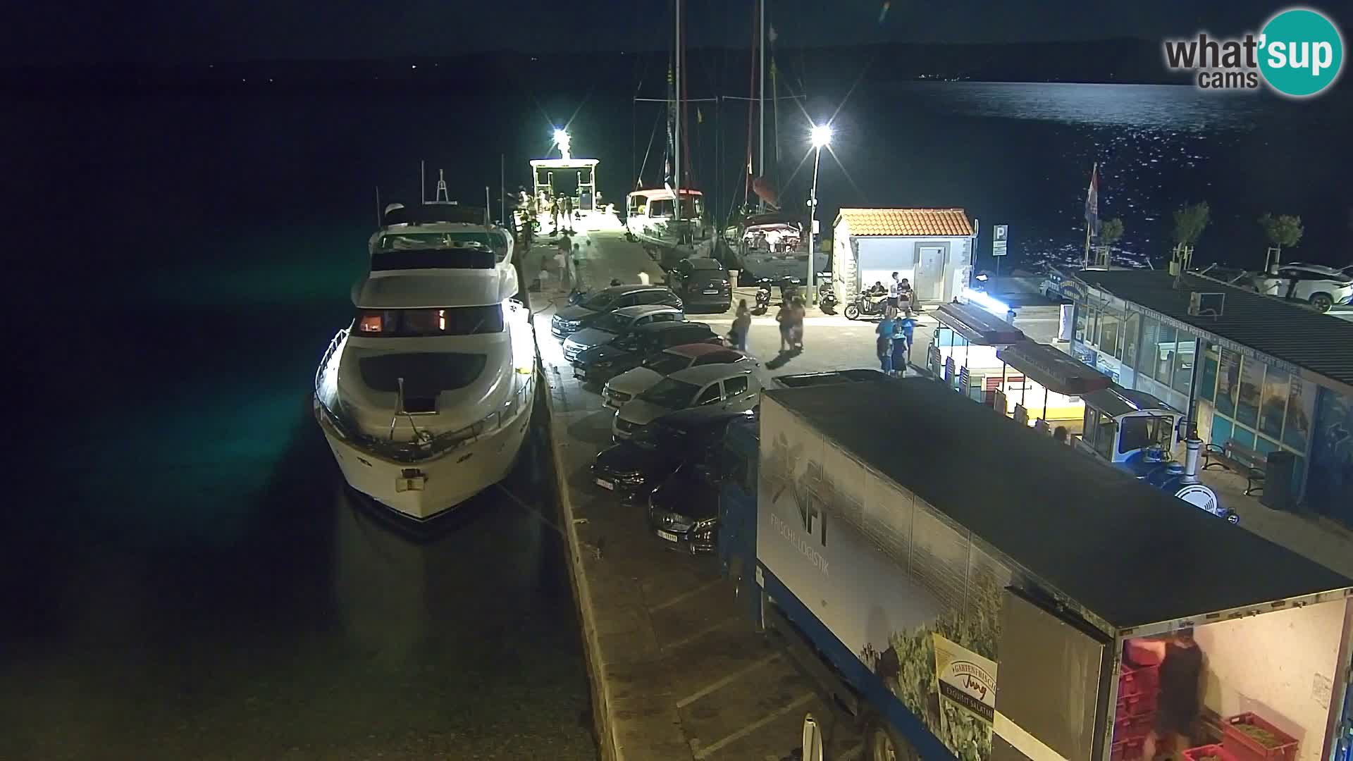 Web kamera Bol – Centar mjesta i marina | Pogled uživo