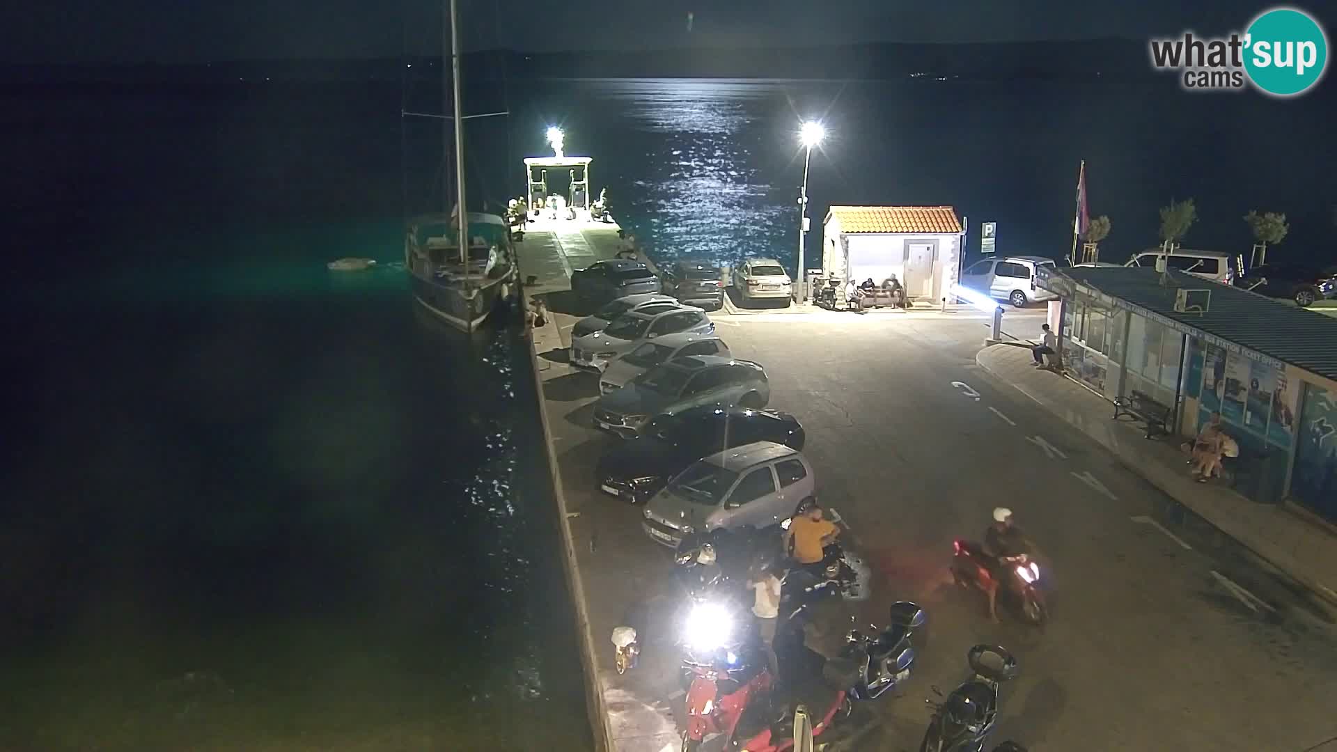 Webcam Bol Centro e Marina – Vista live dal porto di Bol