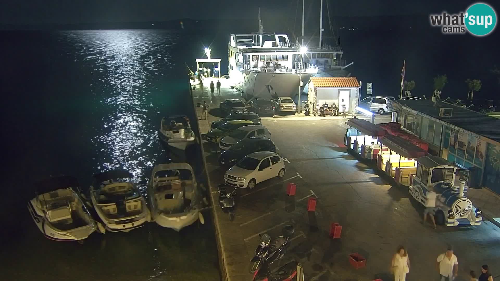 Webcam Bol Centro e Marina – Vista live dal porto di Bol