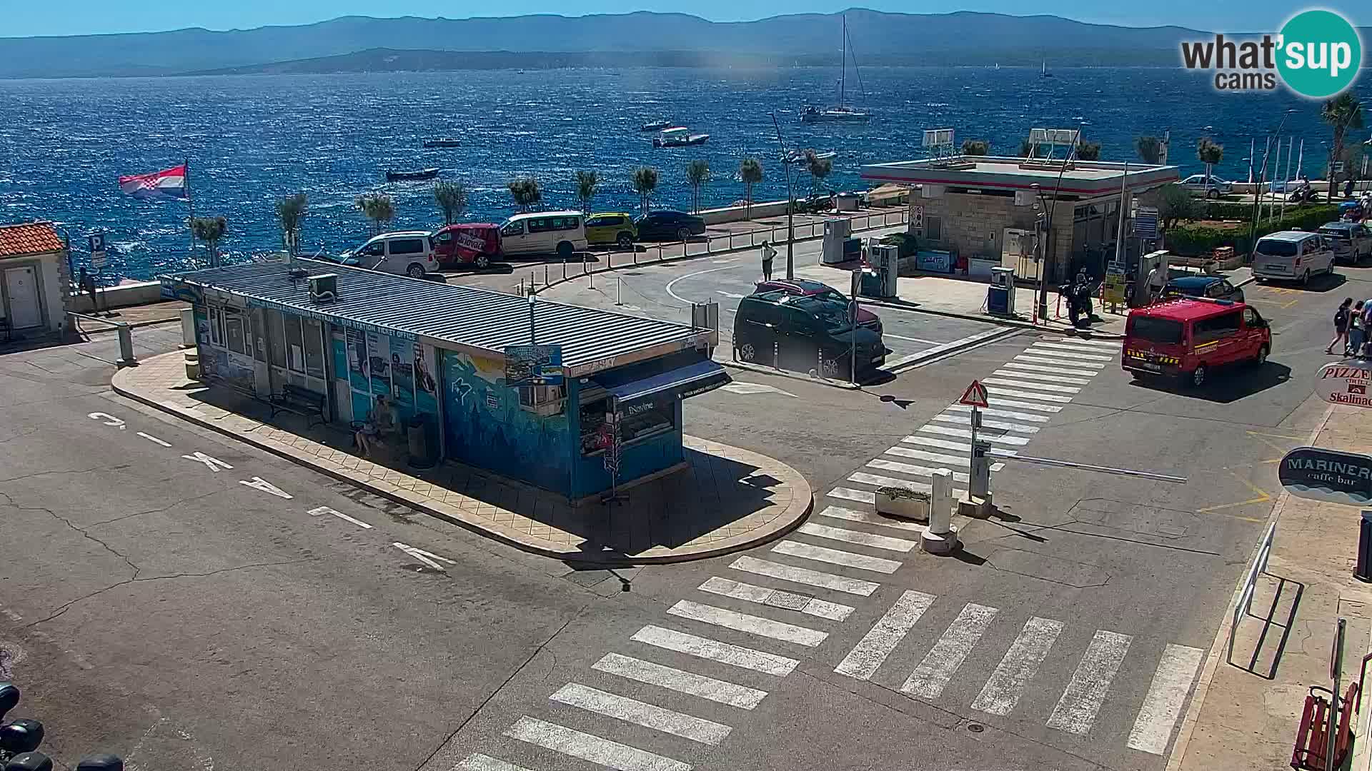 Web kamera Bol – Centar mjesta i marina | Pogled uživo