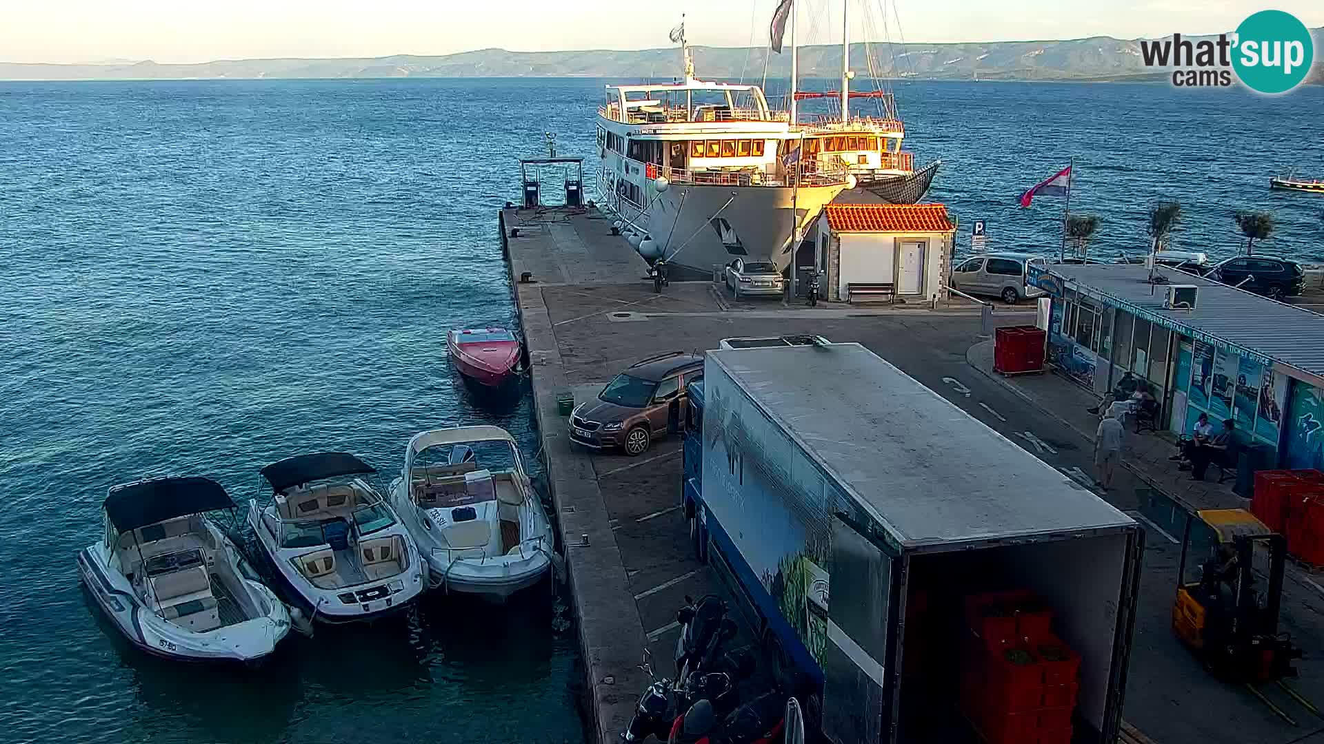 Webcam Bol Town Center & Marina – Live View from Bol, Brač