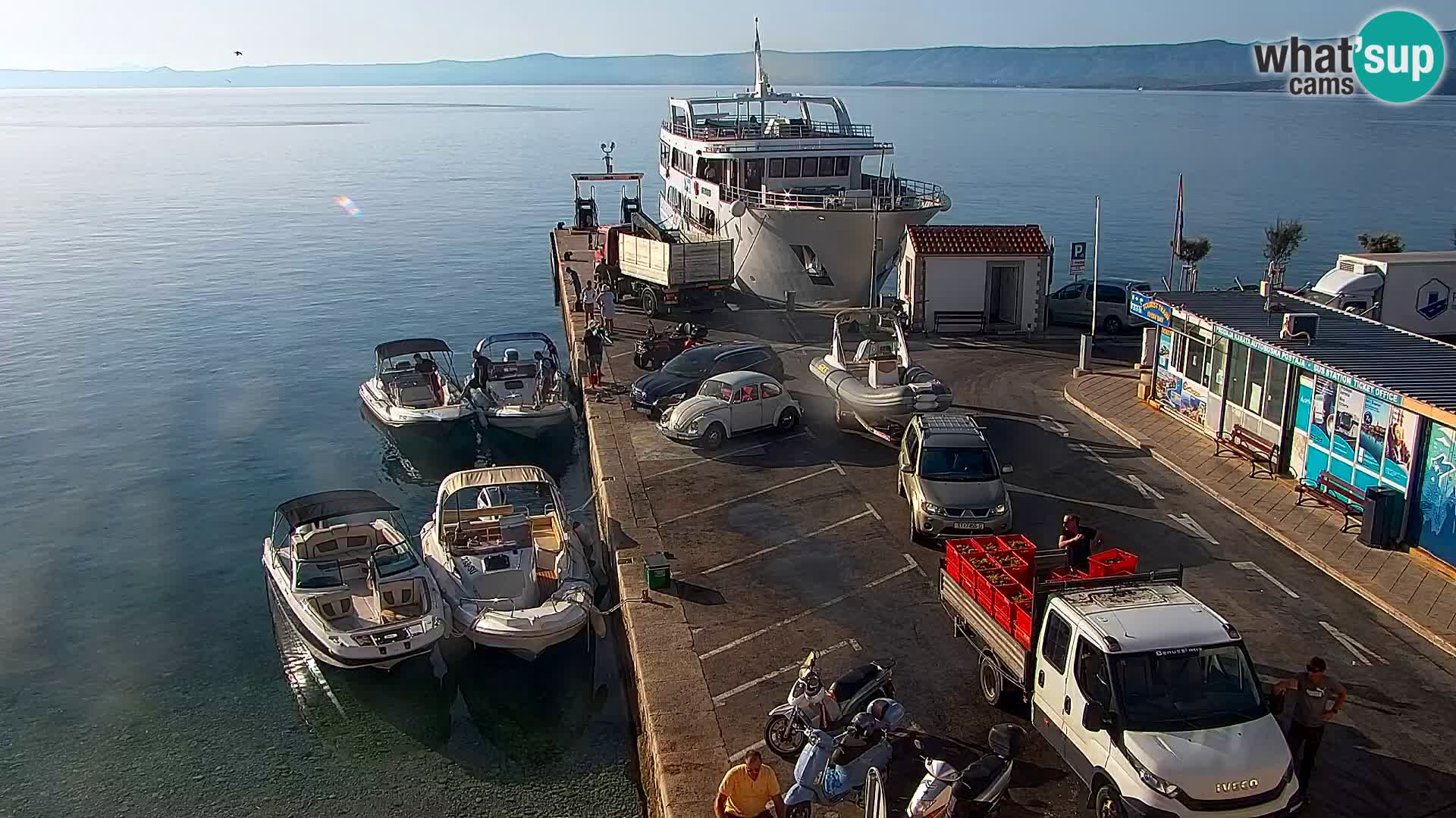 Webcam Bol Centro e Marina – Vista live dal porto di Bol