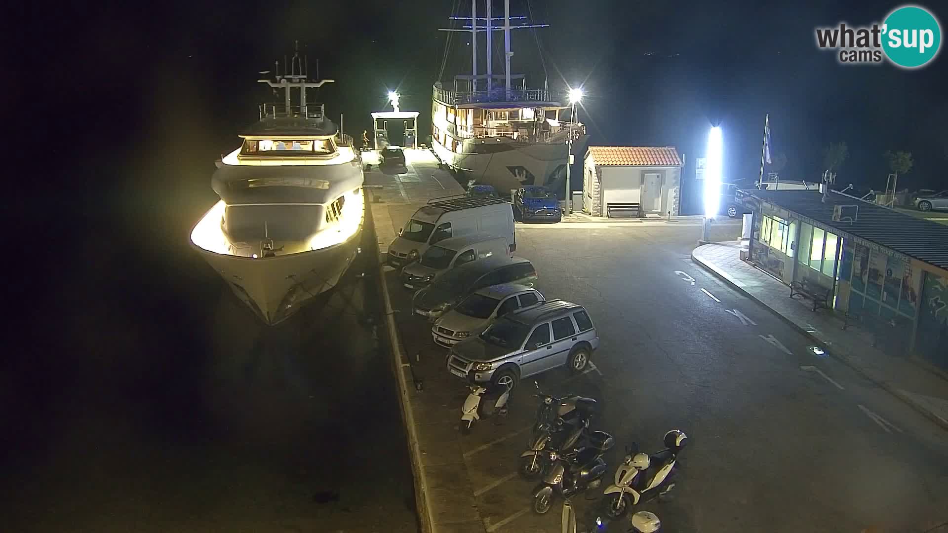 Webcam Bol Centro e Marina – Vista live dal porto di Bol