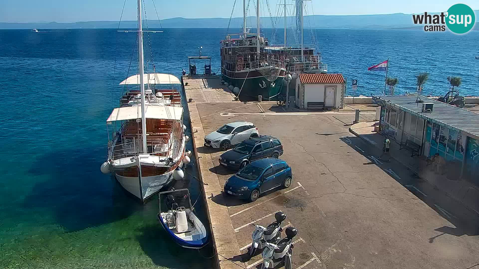Webcam Bol Centro e Marina – Vista live dal porto di Bol