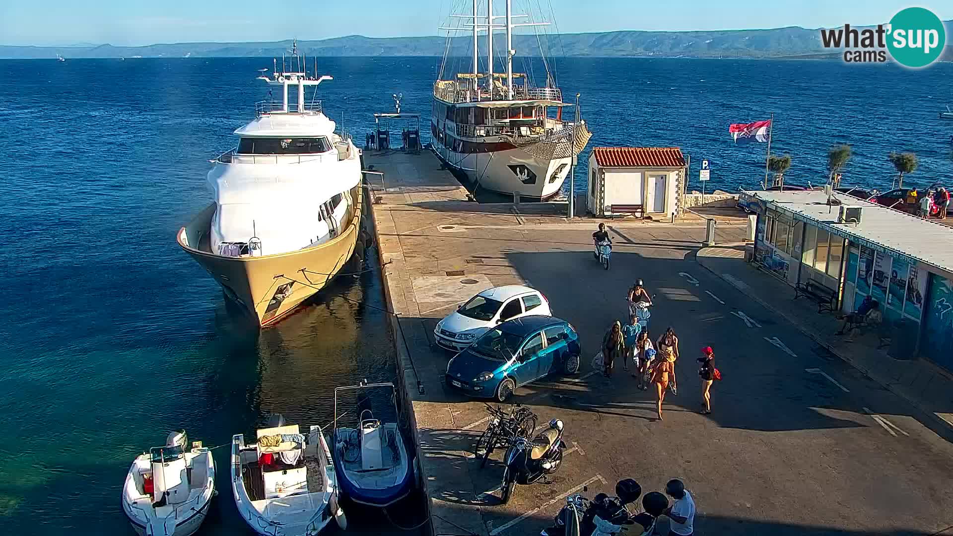 Webcam Bol Town Center & Marina – Live View from Bol, Brač