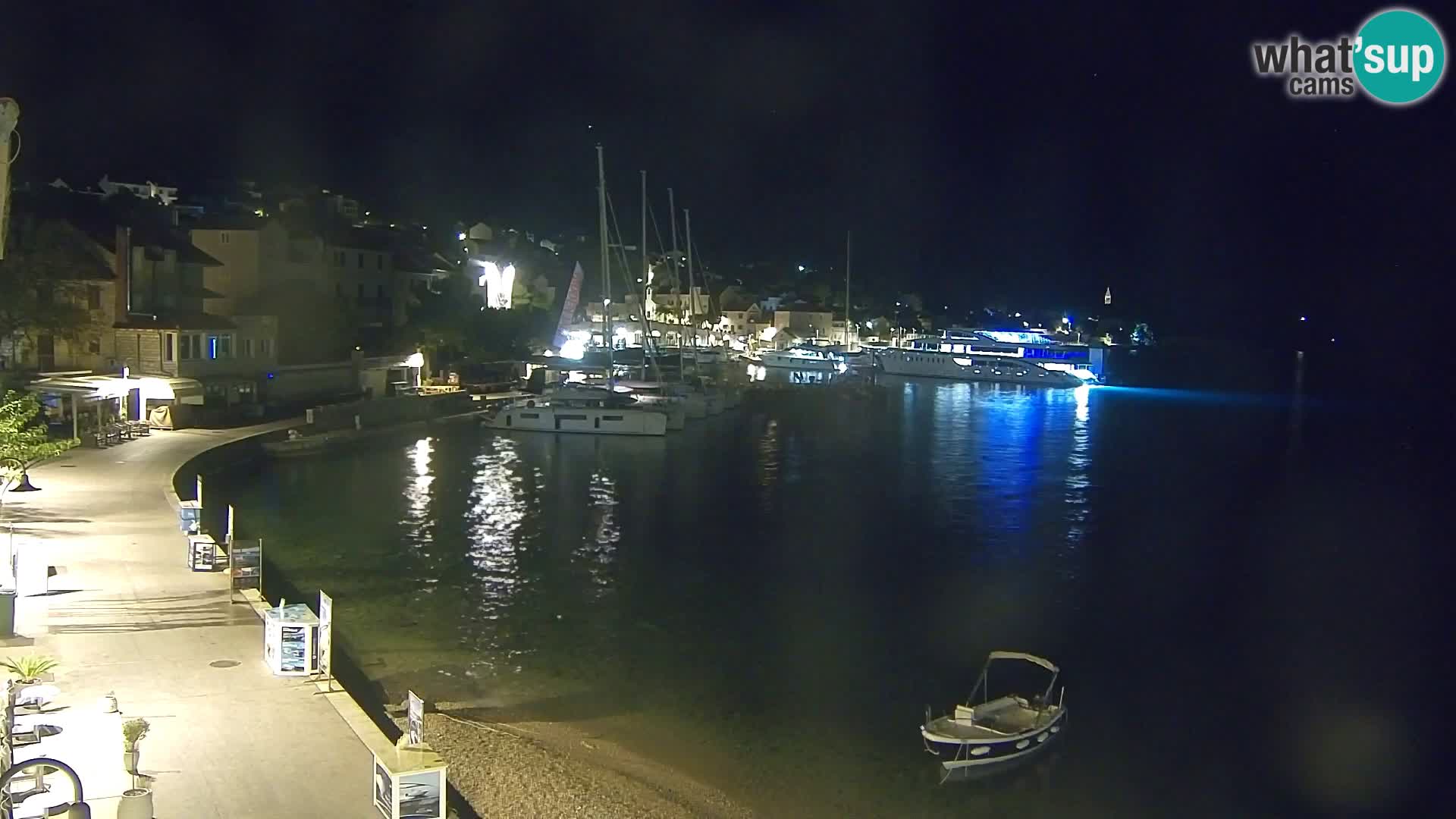 Webcam Bol Centro e Marina – Vista live dal porto di Bol