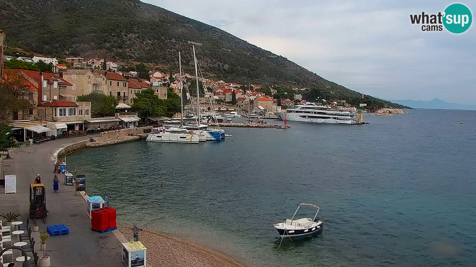 Webcam Bol Town Center & Marina – Live View from Bol, Brač