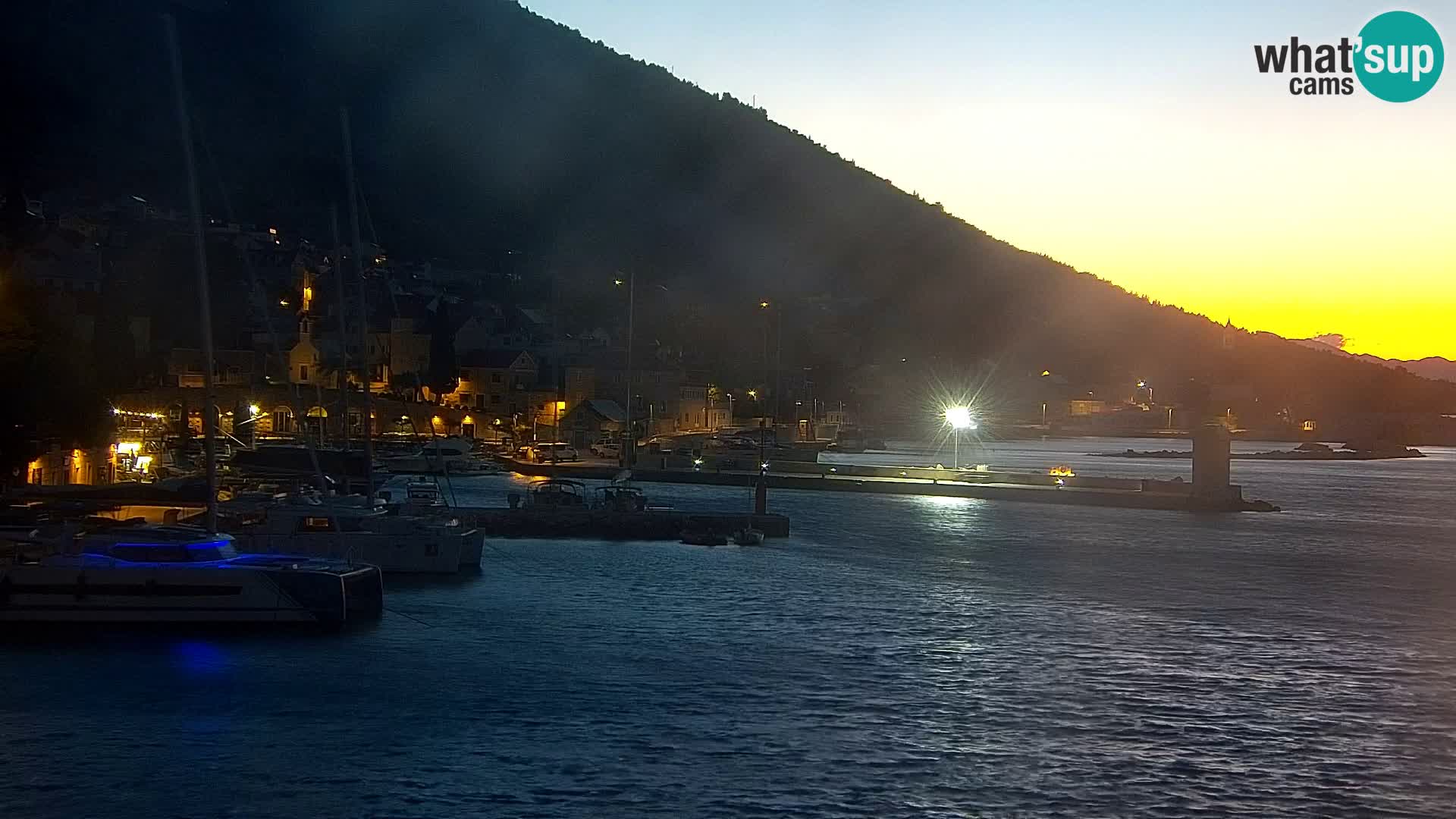 Webcam Bol Hafen & Ortszentrum – Liveblick aus Bol auf der Insel Brač