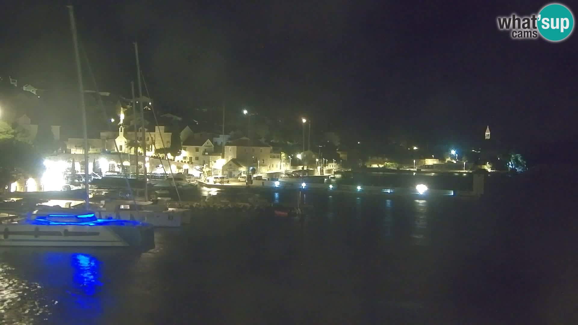 Webcam Bol Centro e Marina – Vista live dal porto di Bol