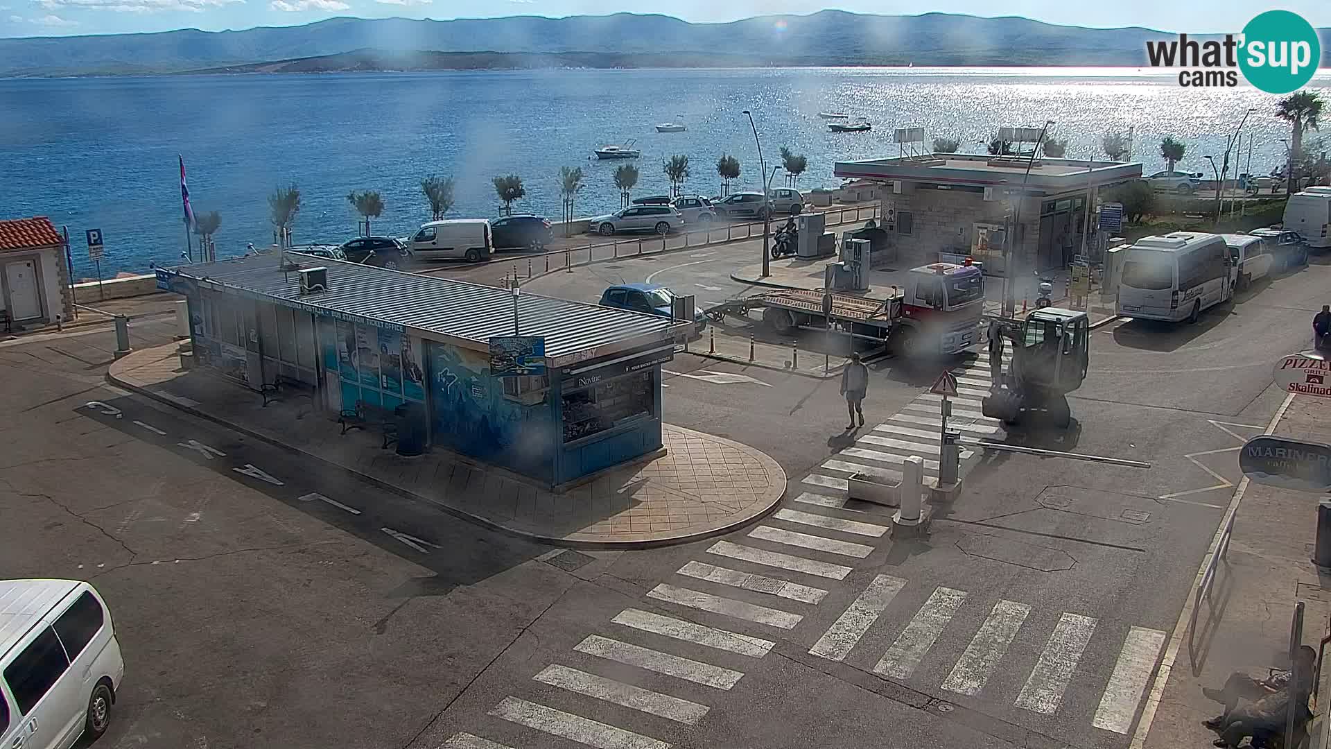 Web kamera Bol – Centar mjesta i marina | Pogled uživo