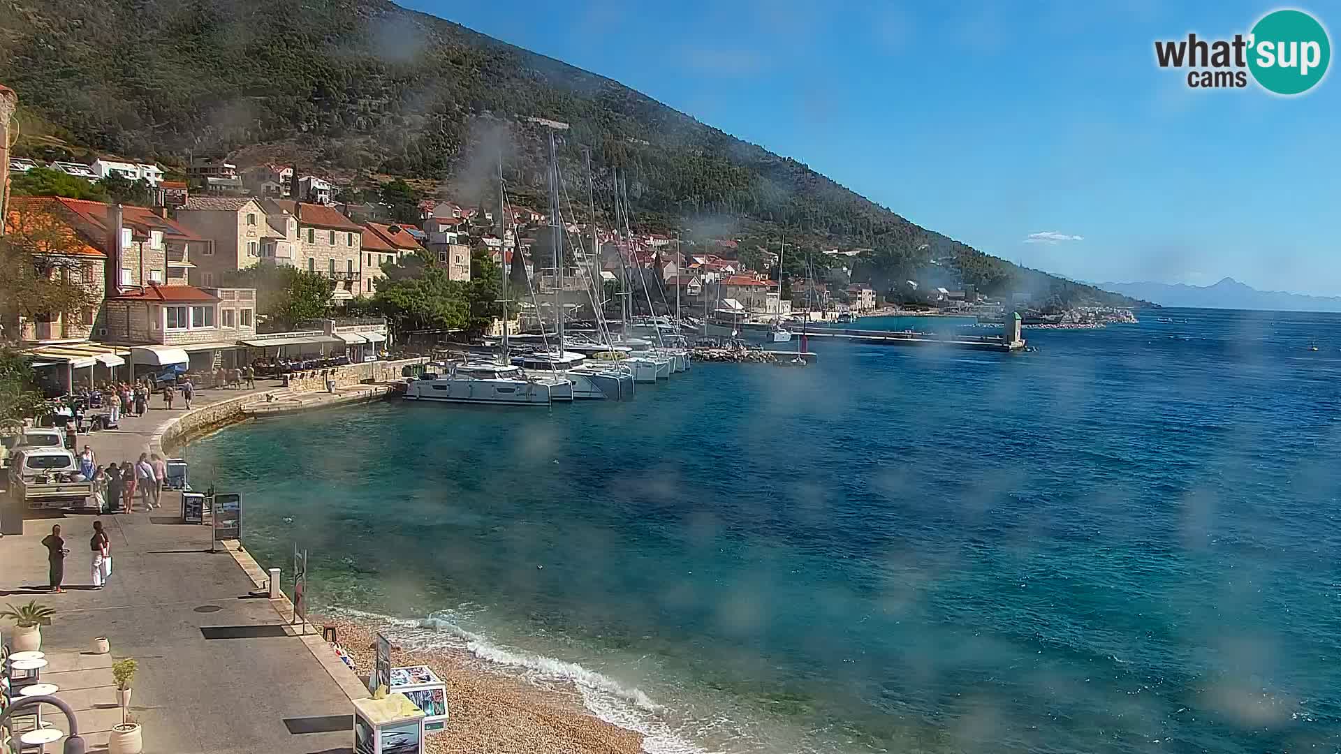 Web kamera Bol – Centar mjesta i marina | Pogled uživo