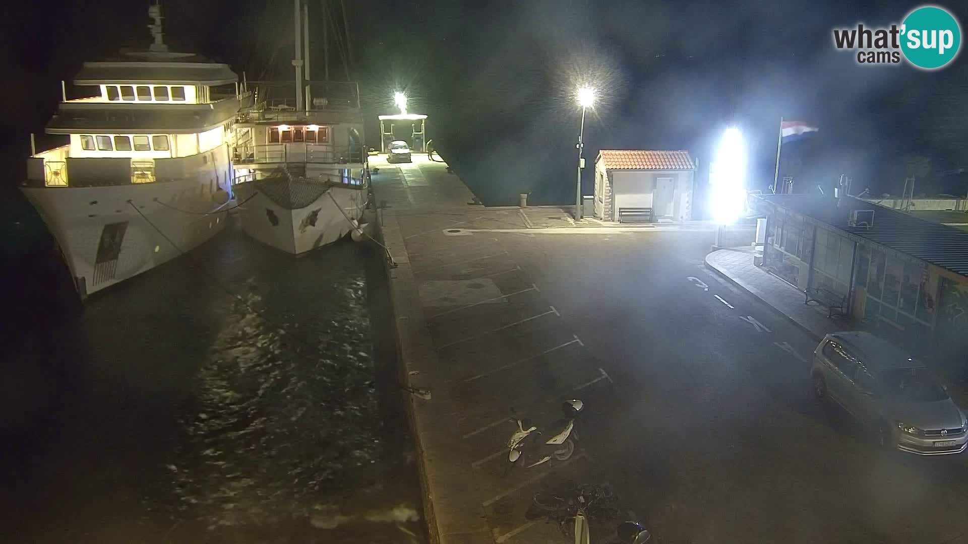 Webcam Bol Centro e Marina – Vista live dal porto di Bol