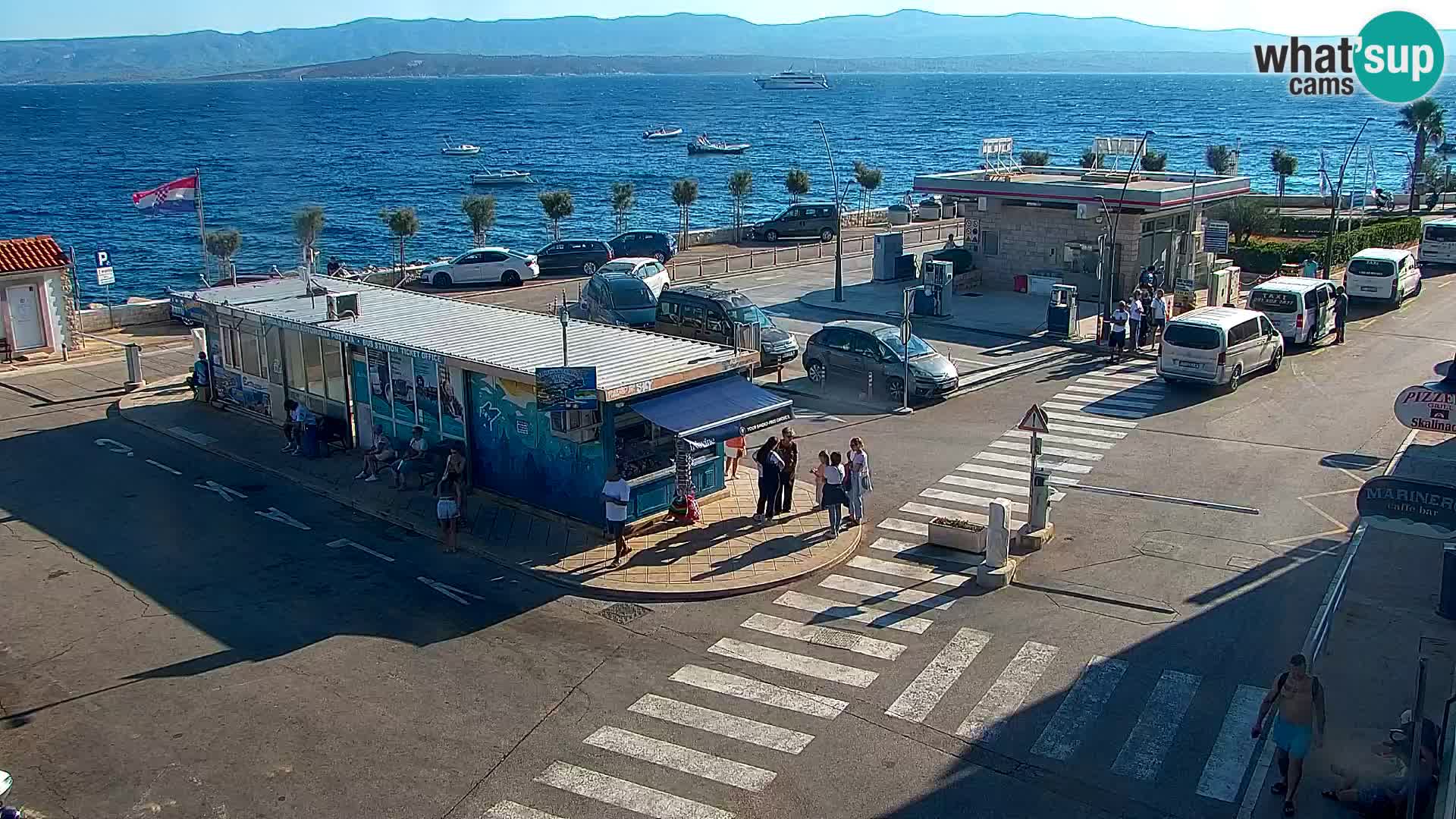 Web kamera Bol – Centar mjesta i marina | Pogled uživo