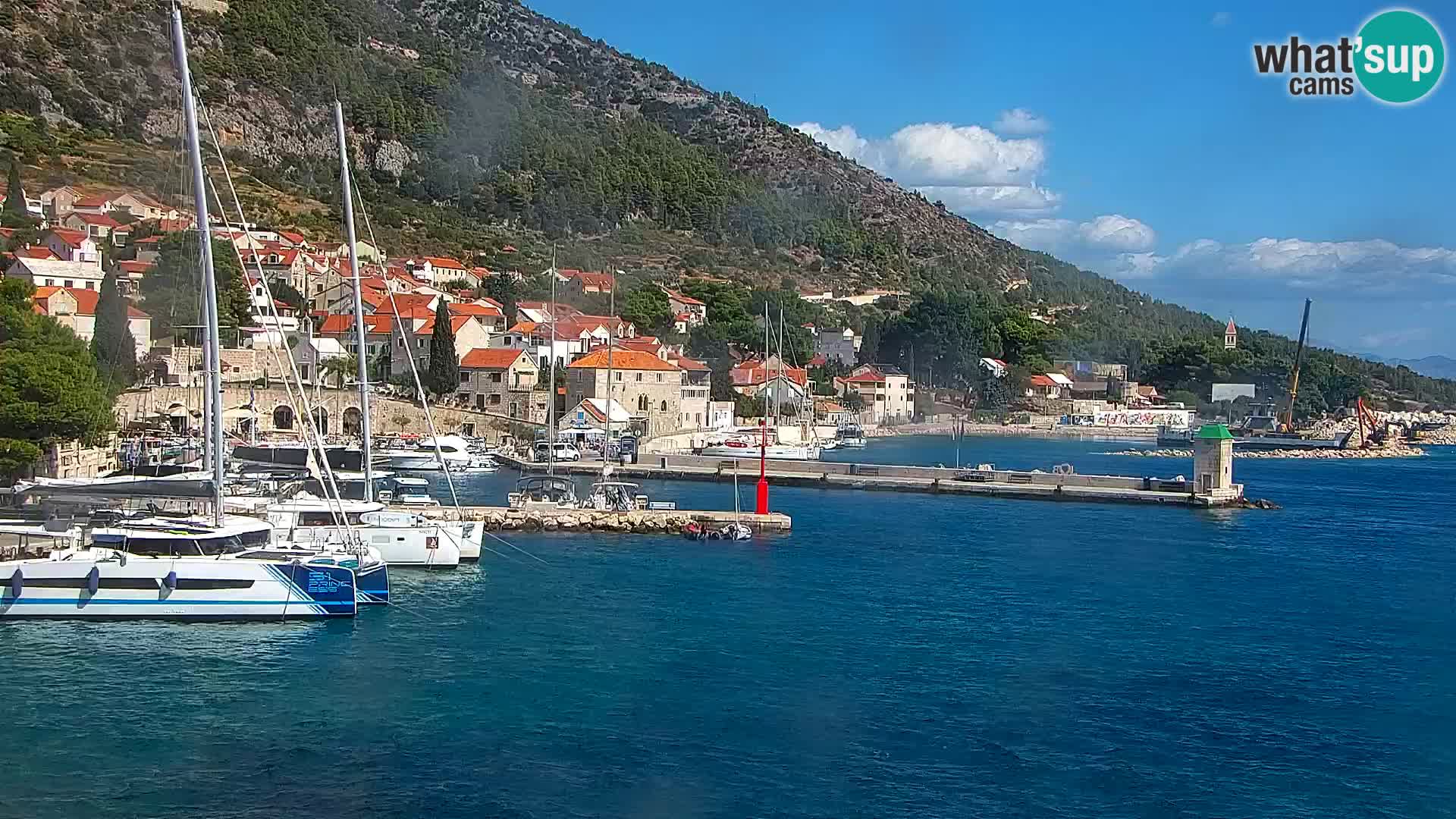 Webcam Bol Centro e Marina – Vista live dal porto di Bol