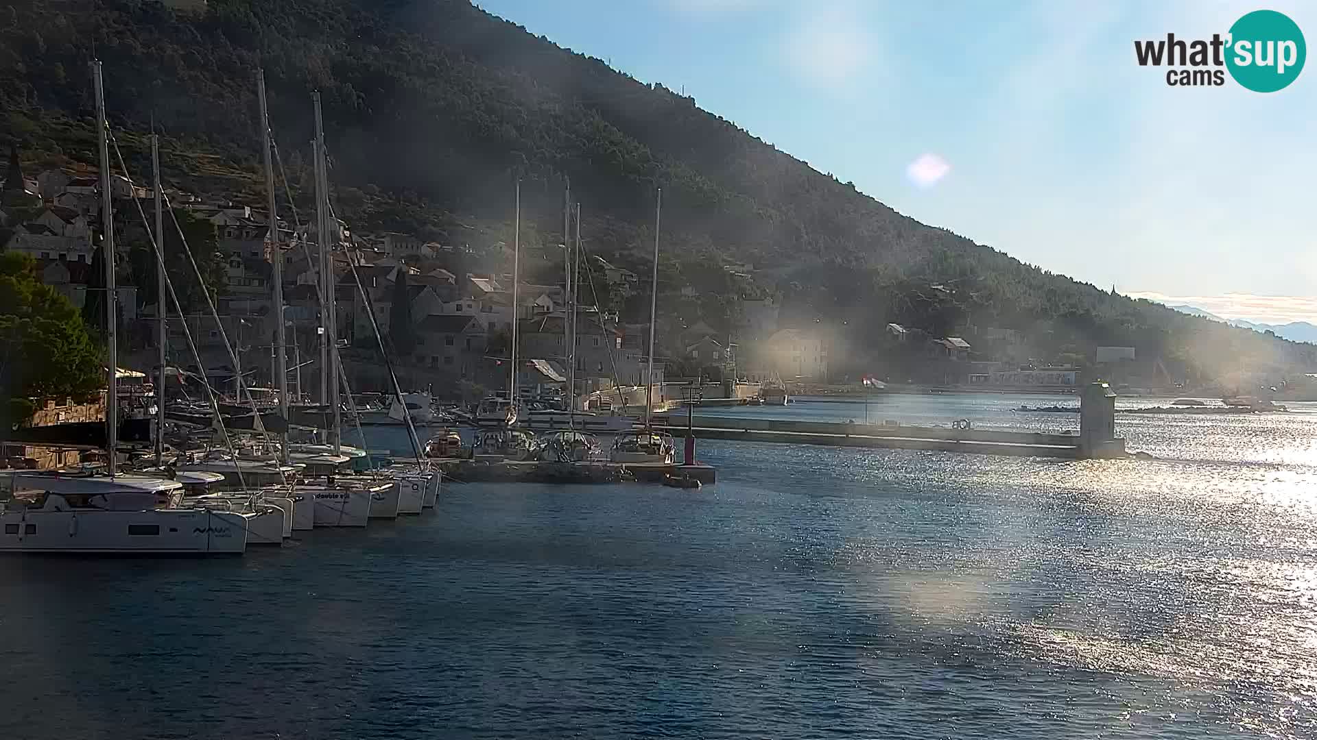 Webcam Bol Hafen & Ortszentrum – Liveblick aus Bol auf der Insel Brač