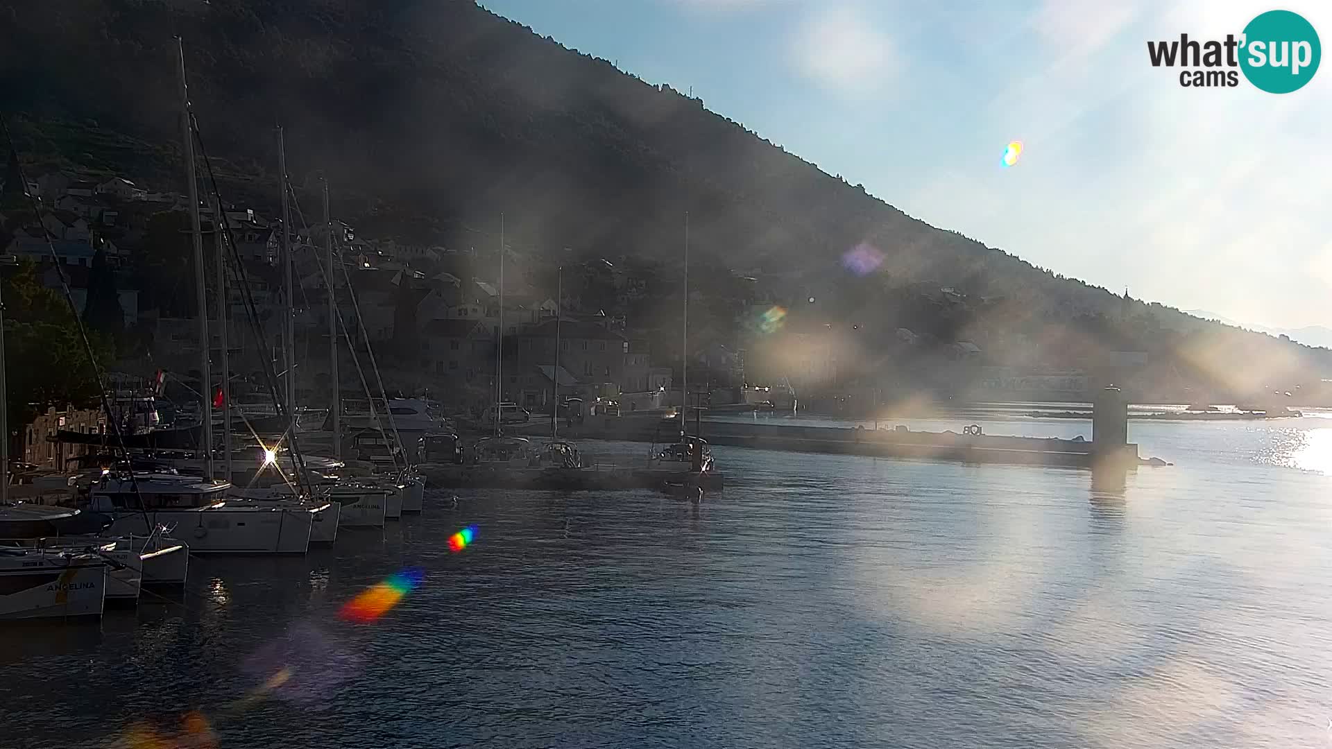 Webcam Bol Hafen & Ortszentrum – Liveblick aus Bol auf der Insel Brač
